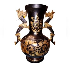 VINTAGE Gold engraved vase with dragon handles good conditionis made of metal